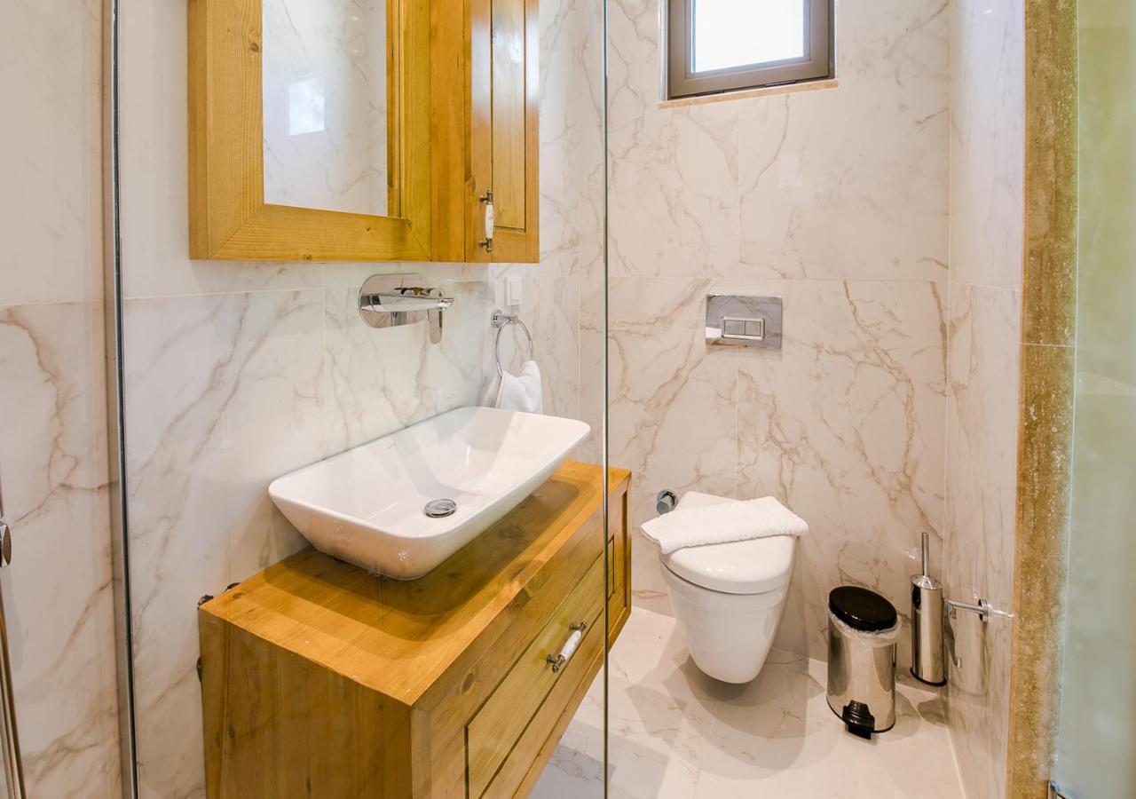 Villa 2 Sleeps 4 Isolated Honeymoon-Villa Sardunya Kaş Eksteriør billede